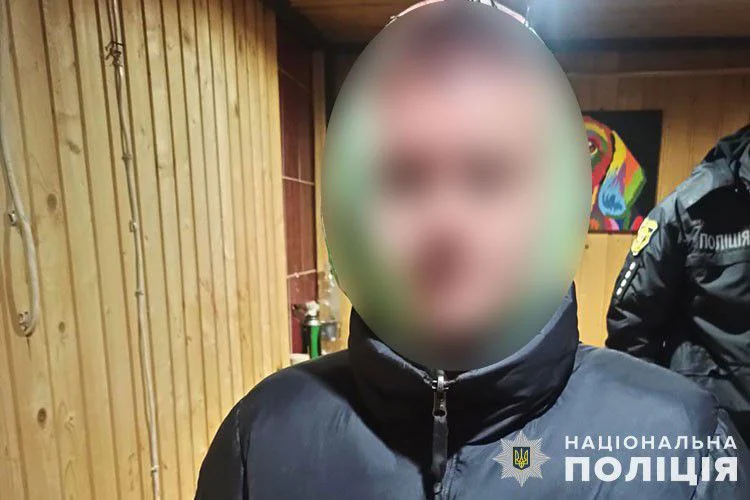 Тернопільська область: 20-річний хлопець на своєму дні народженні порубав друзів сокирою