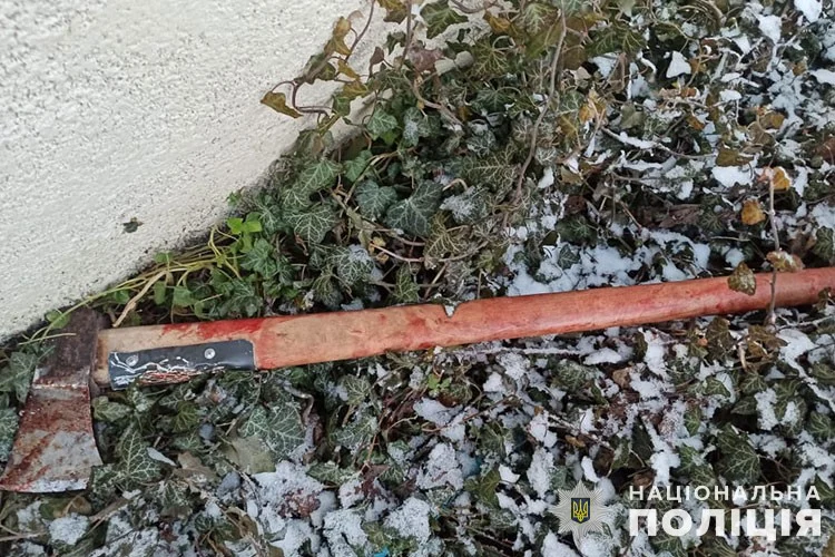 Тернопільська область: 20-річний хлопець на своєму дні народженні порубав друзів сокирою