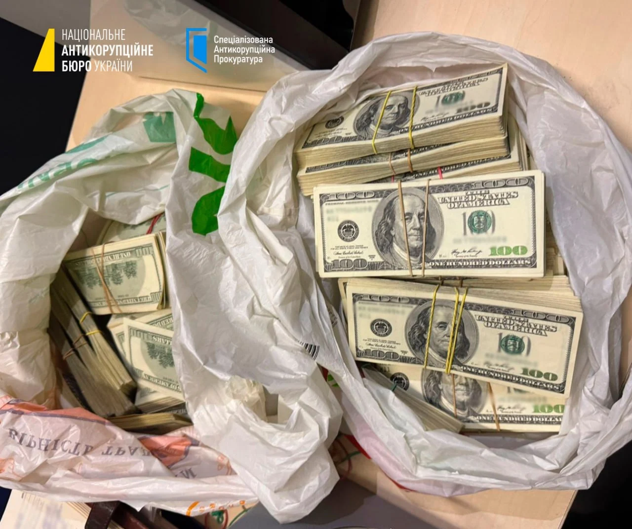 Пачки доларів знайшли в Київській міськраді: НАБУ і САП виявили 6,4 млн дол. США, 630 тис. євро та 800 тис. грн