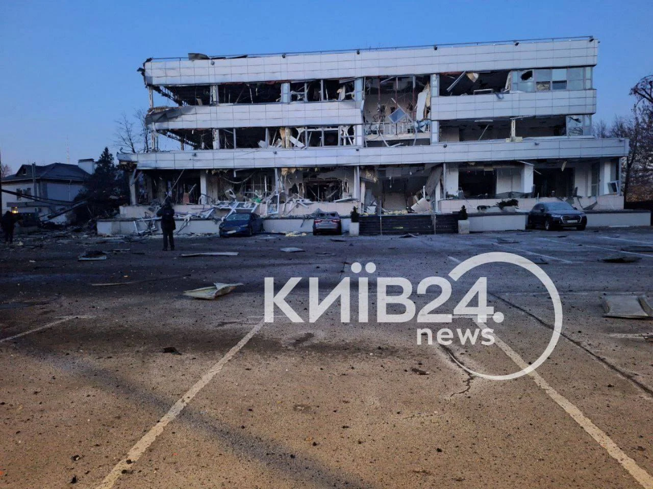 Удар по Києву. Росія запустила шість балістичних ракет, є жертви та руйнування (фото, відео)