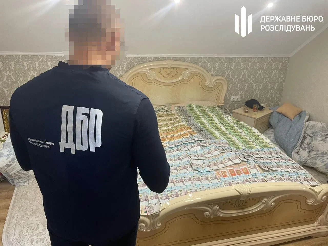 На Закарпатті ТЦКівець допомагав ухильникам тікати з військкомату, а військовим – іти в СЗЧ