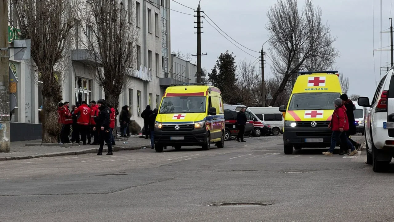 У Миколаєві стався вибух біля закладу громадського харчування: двоє людей загинули, вісім — поранені