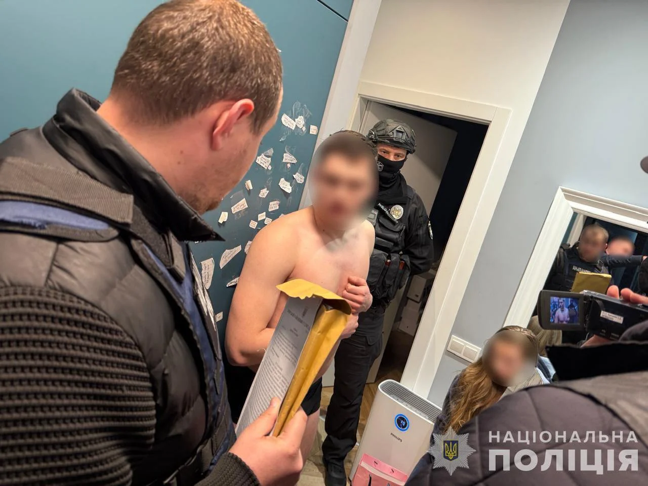 Нацполіція ліквідувала шахрайську групу, яка «кинула» ЗСУ на понад 100 дронів вартістю майже 11 млн грн