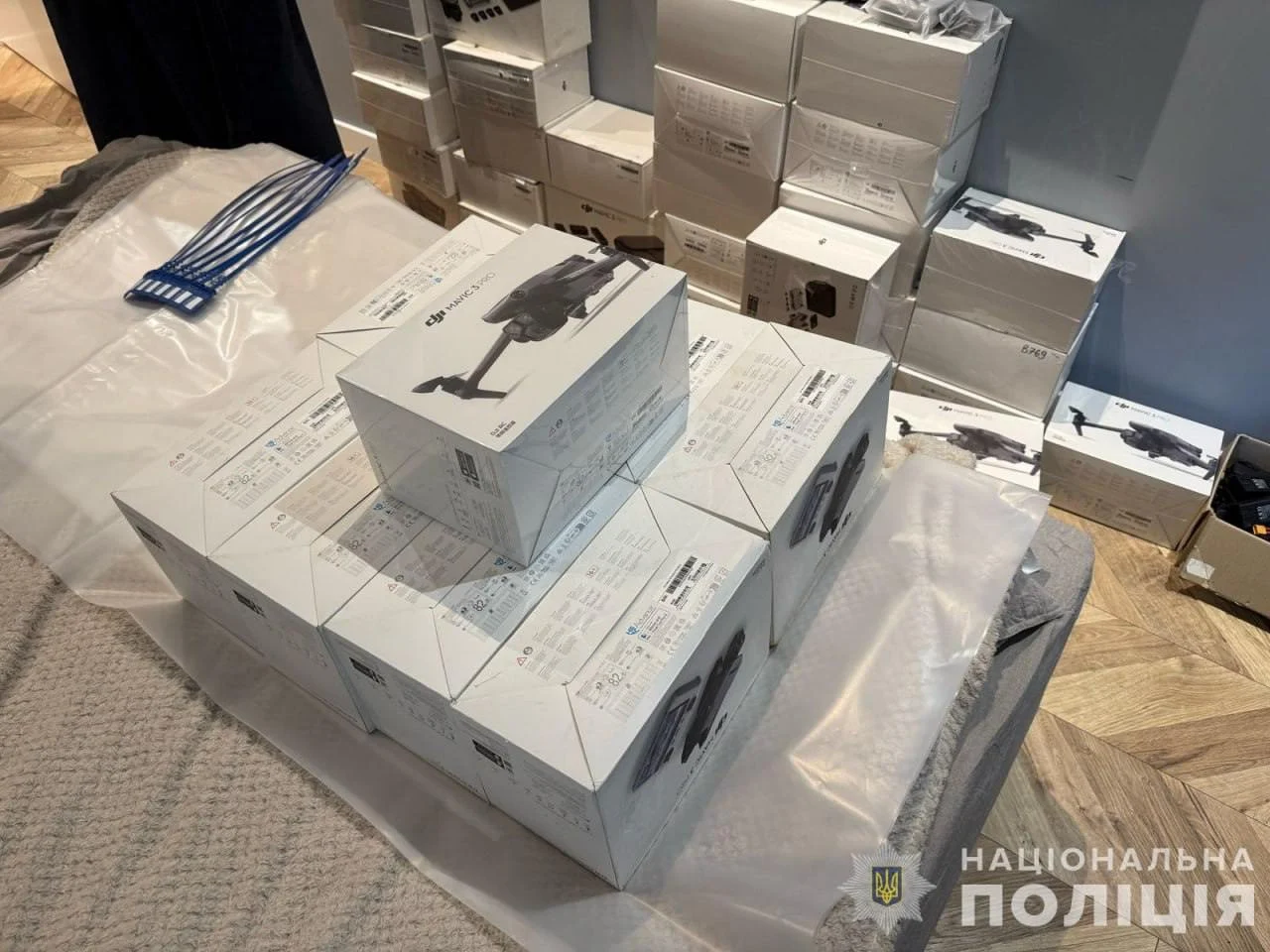 Нацполіція ліквідувала шахрайську групу, яка «кинула» ЗСУ на понад 100 дронів вартістю майже 11 млн грн