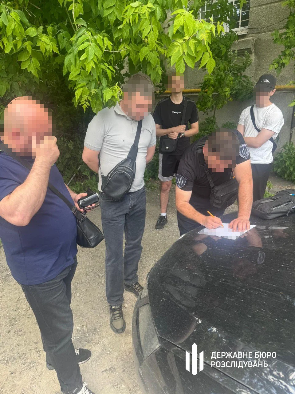 Правоохоронець заробляв понад $80 000 на місяць, переправляючи ухилянтів до Молдови — ДБР