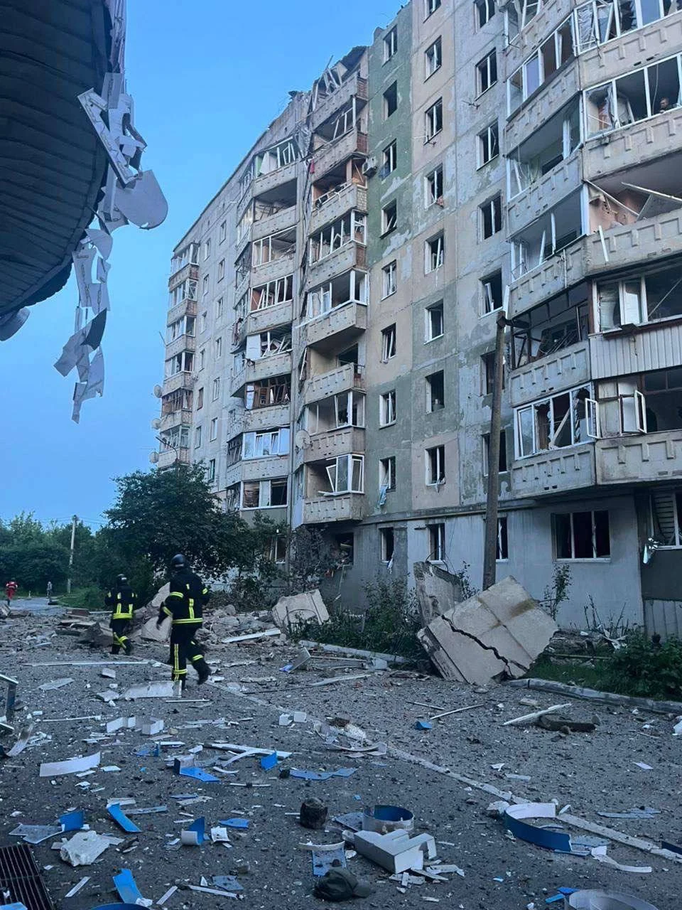 Масована атака РФ: ракети, «Шахеди» й десятки постраждалих — зруйновані будинки, школи, підприємства