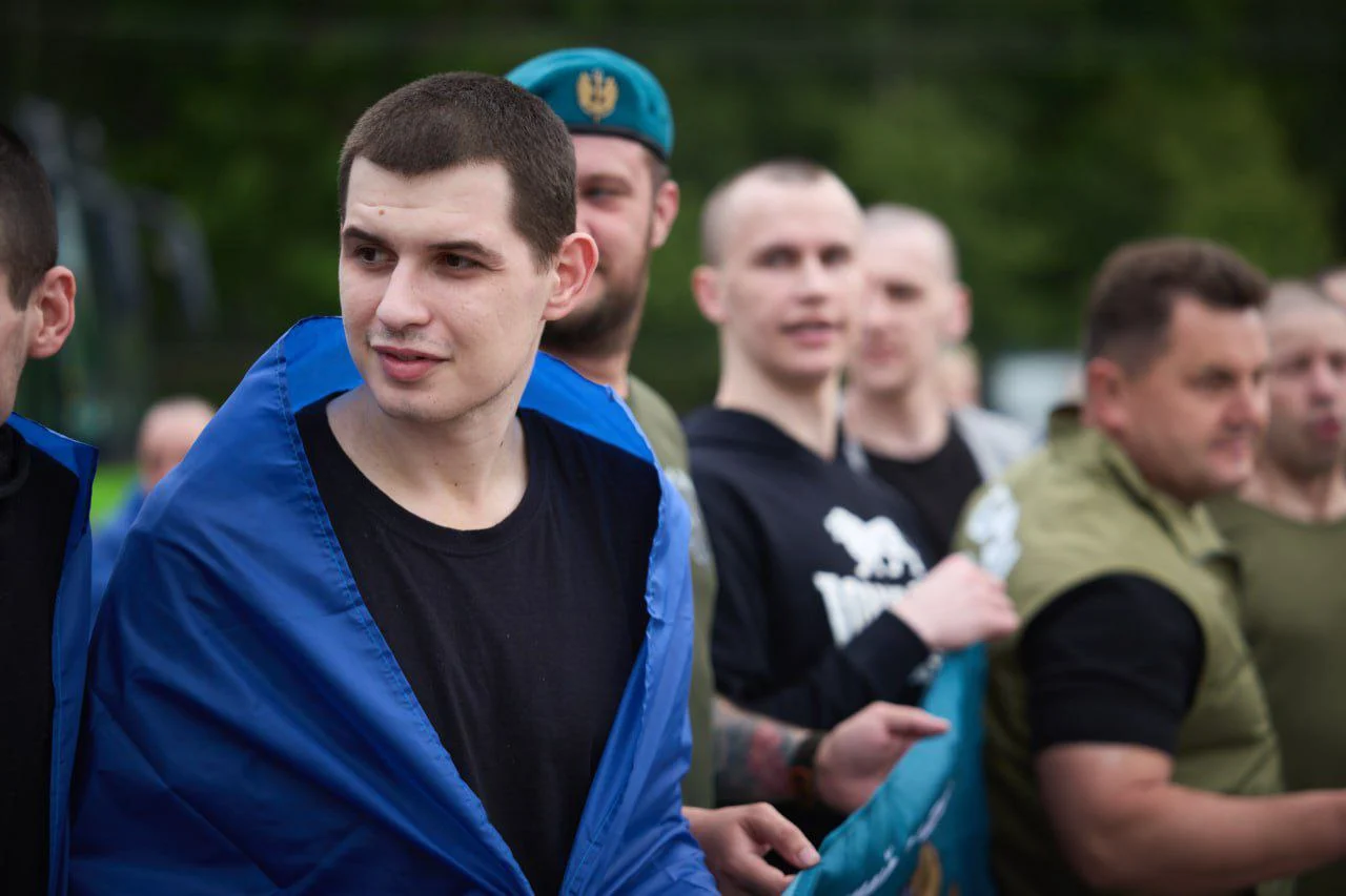 Сьогодні відбувся другий етап повернення з російського полону важкопоранених і важкохворих воїнів — Зеленський