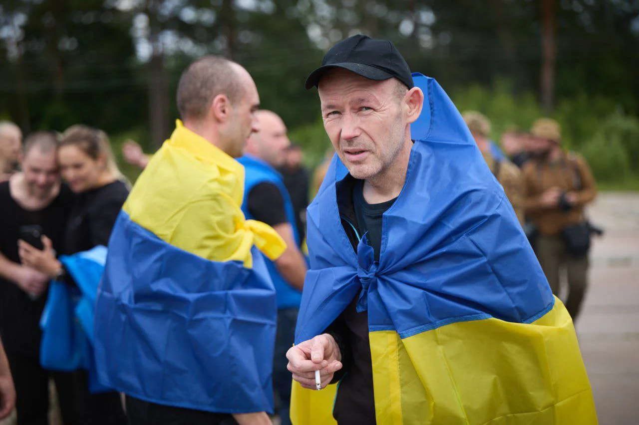 Сьогодні відбувся другий етап повернення з російського полону важкопоранених і важкохворих воїнів — Зеленський