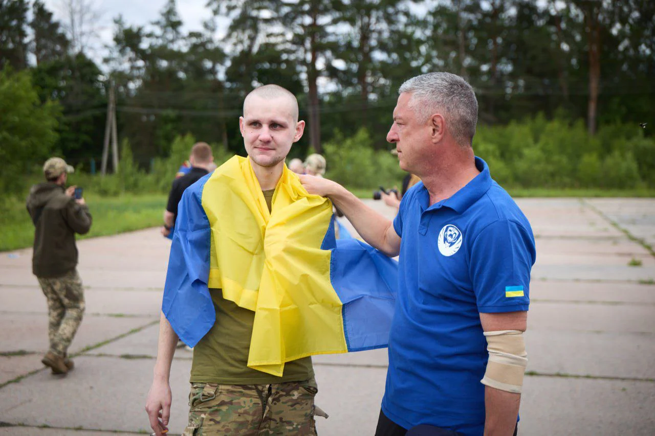 Сьогодні відбувся другий етап повернення з російського полону важкопоранених і важкохворих воїнів — Зеленський
