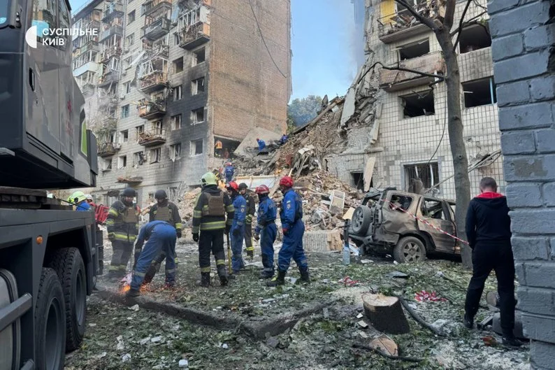 Масований удар РФ по Києву: щонайменше 14 загиблих, десятки поранених, значні руйнування