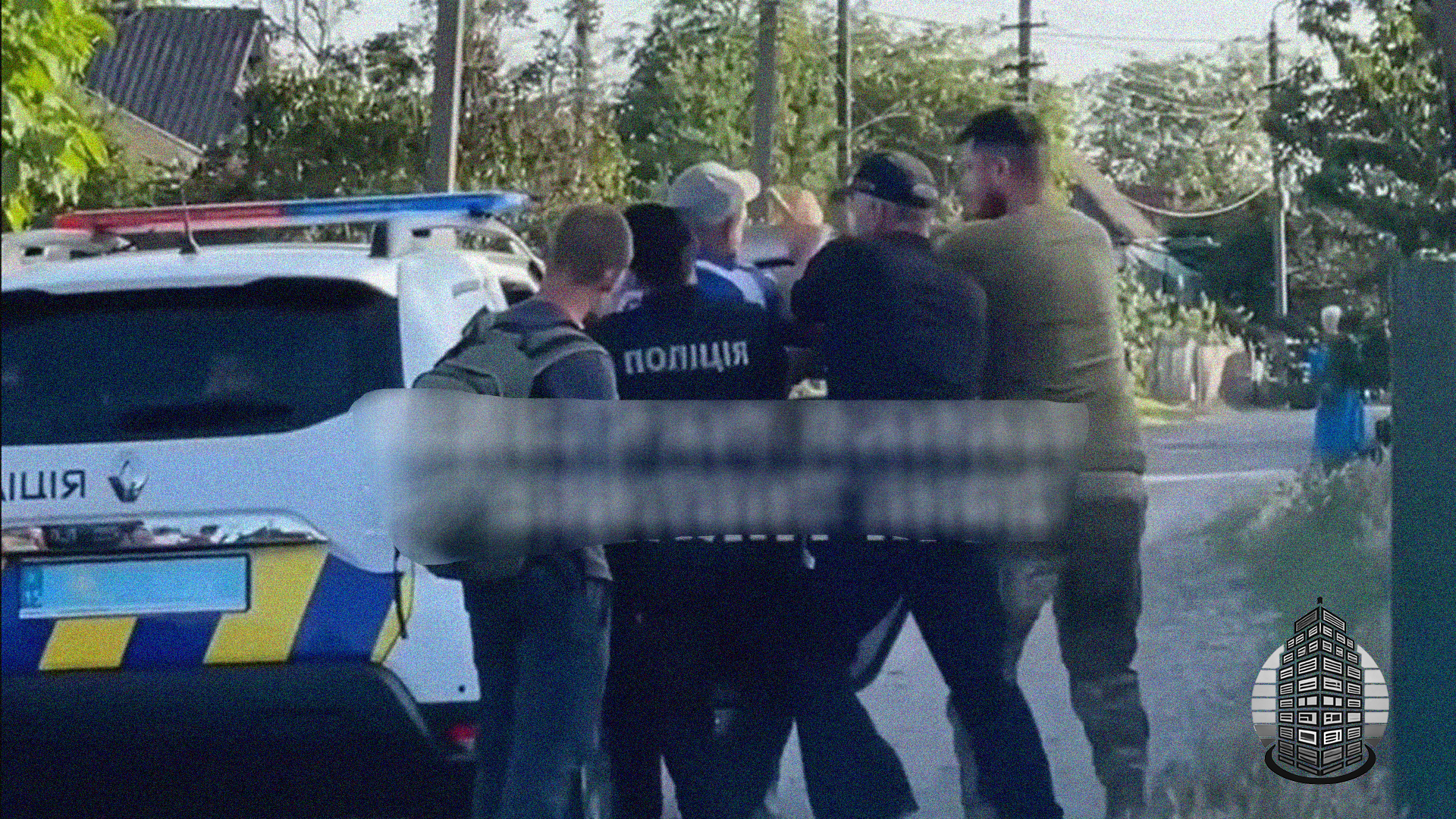 Добровільна мобілізація на Миколаївщині: у Первомайську поліцейські та ТЦК силоміць посадили чоловіка в авто