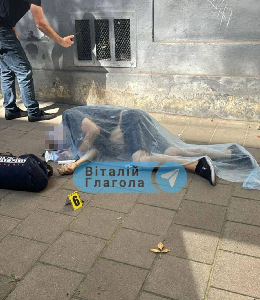Ймовірне фото і відео кілера, який застрелив Андрія Парубія: поліція перекрила район та веде розшук