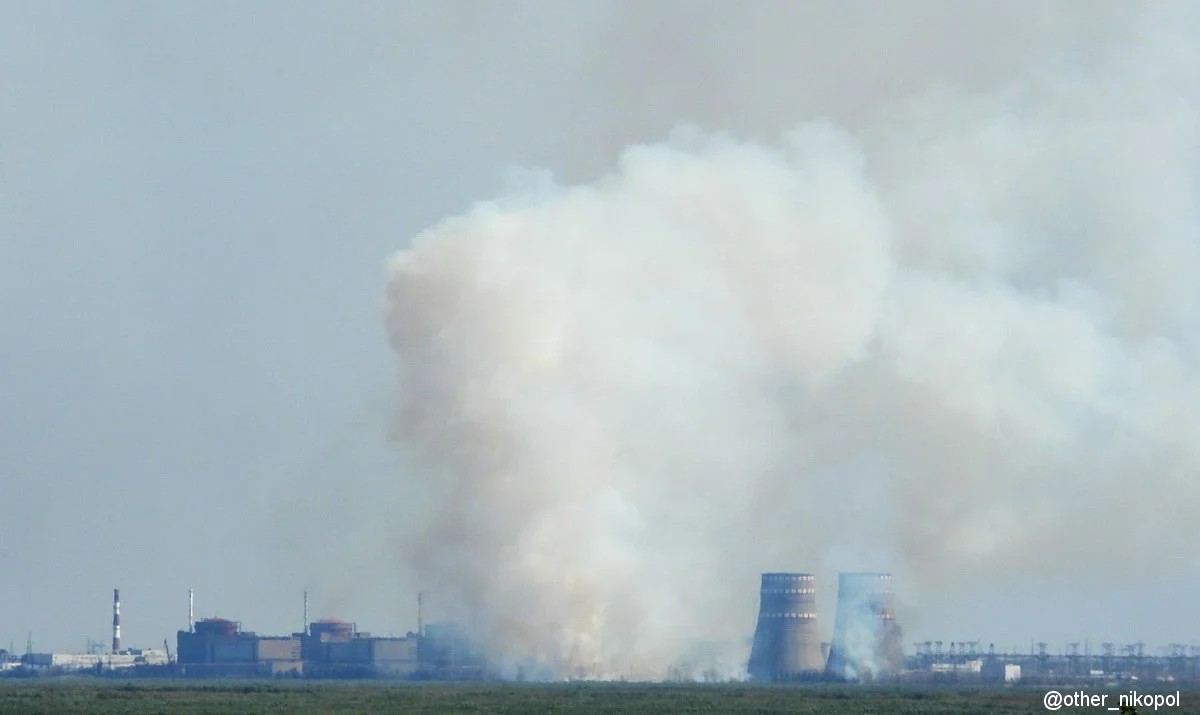 Сильна пожежа на ЗАЕС: гасіння неможливе через мінування берегової лінії