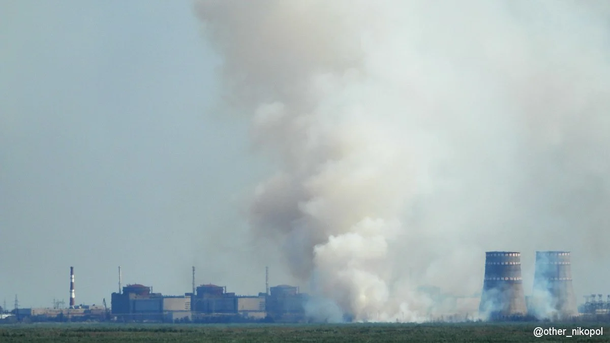 Сильна пожежа на ЗАЕС: гасіння неможливе через мінування берегової лінії