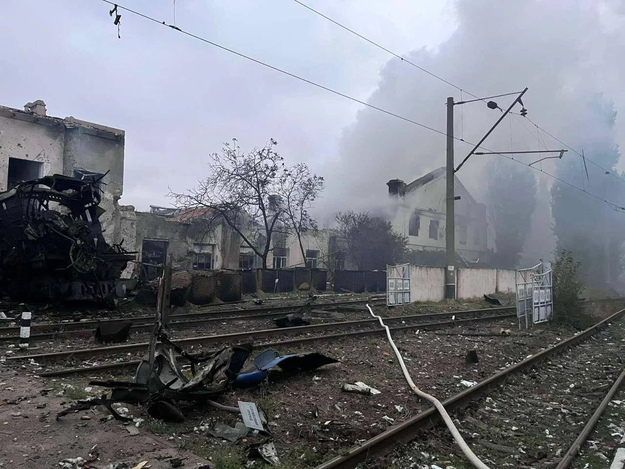 Росія вдарила по залізничному депо в Одесі: постраждав машиніст