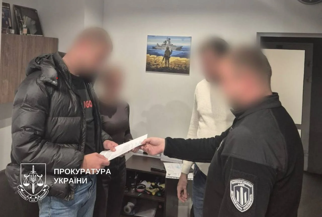 У Києві двоє поліцейських підозрюються в побитті чоловіка біля ТЦК — ДБР