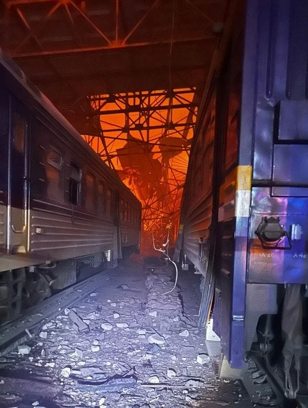 Росія атакувала Дніпро безпілотниками: є поранені та значні руйнування