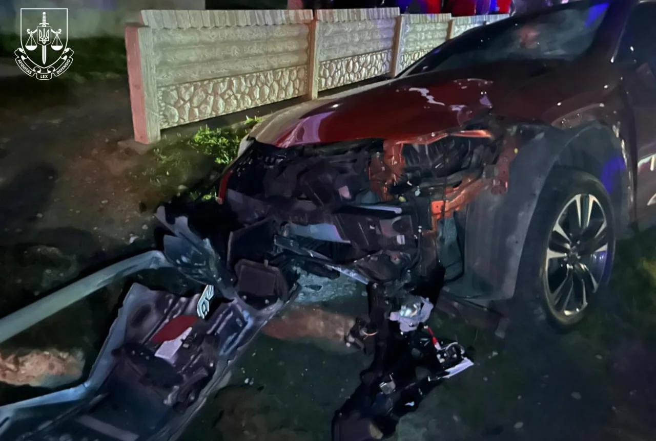 На Прикарпатті суддя на Lexus збила двох людей на пішохідному переході: один загинув