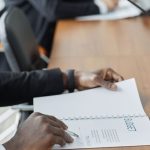 Урядова нарада з обговоренням бюджету та фінансових документів у залі засідань