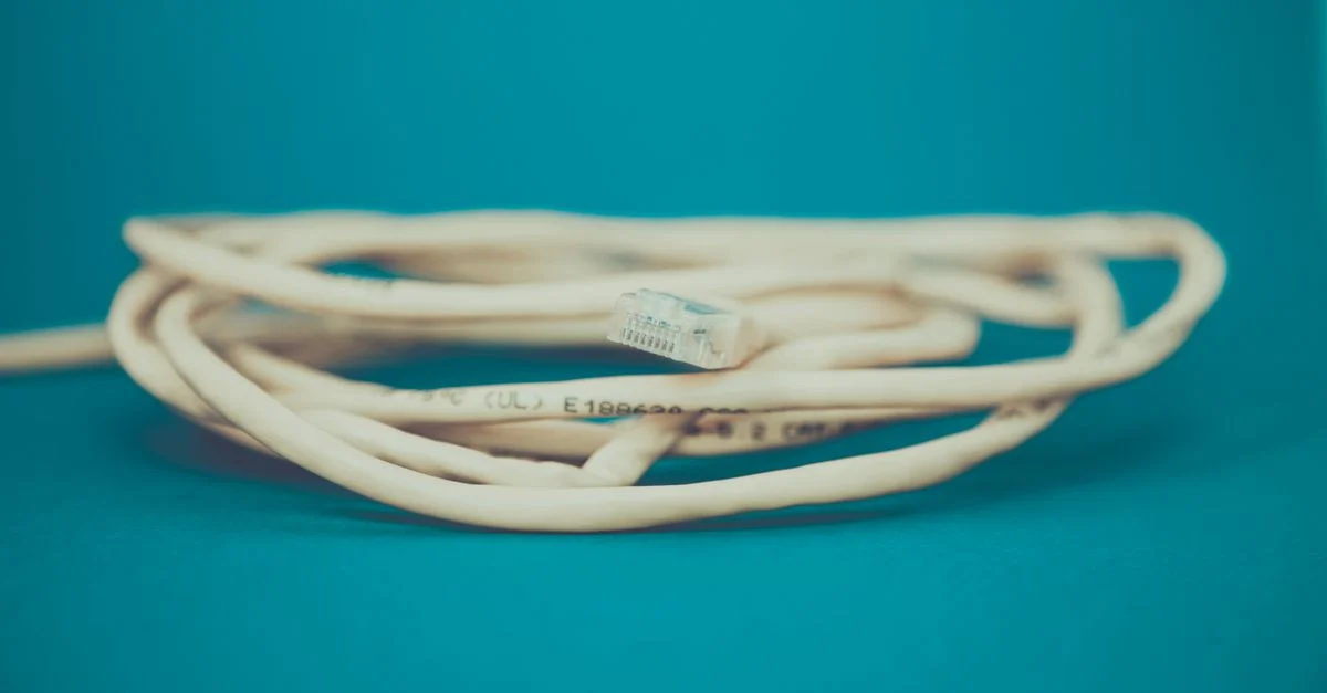 Як вигин Ethernet-кабелю впливає на швидкість Інтернету